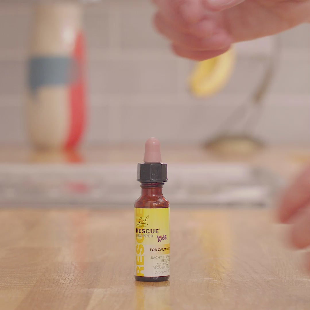 Video showing a mother giving her daughter a few drops of the kids dropper 